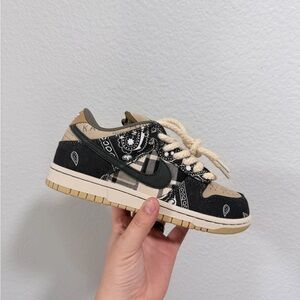 Nike dunk low sb Travis